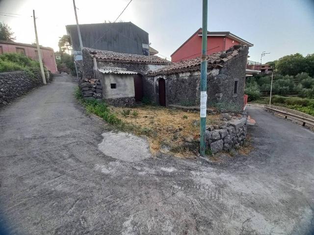 Rustico / Casale in vendita a Piedimonte Etneo CT