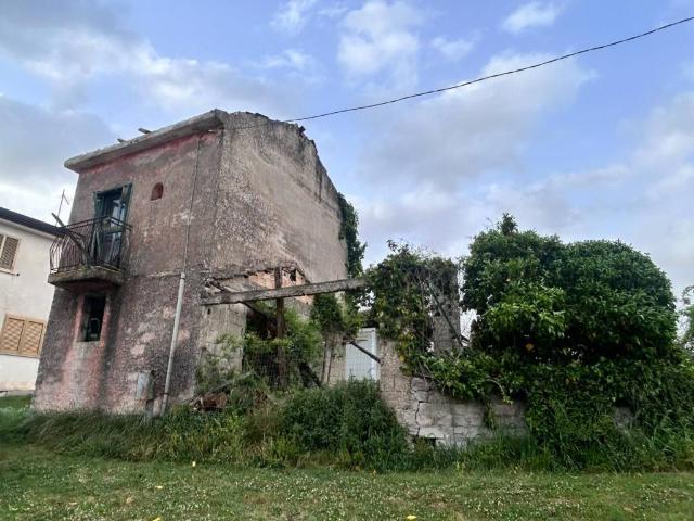 Rustico / Casale in vendita a Pignataro Interamna FR