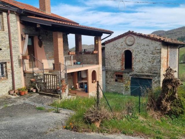 Rustico / Casale in vendita a Piozzano PC
