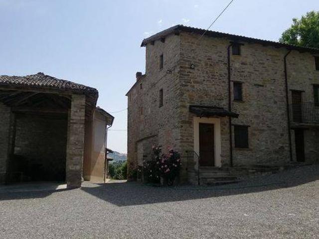 Rustico / Casale in vendita a Piozzano PC