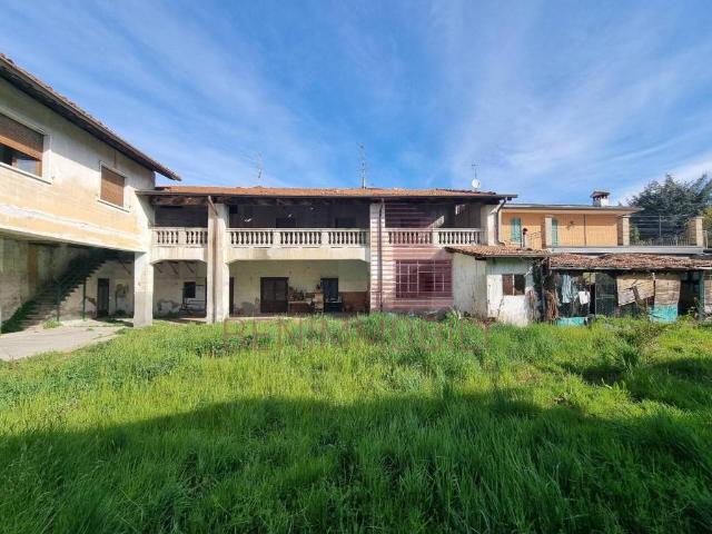 Rustico / Casale in vendita a Rovato BS