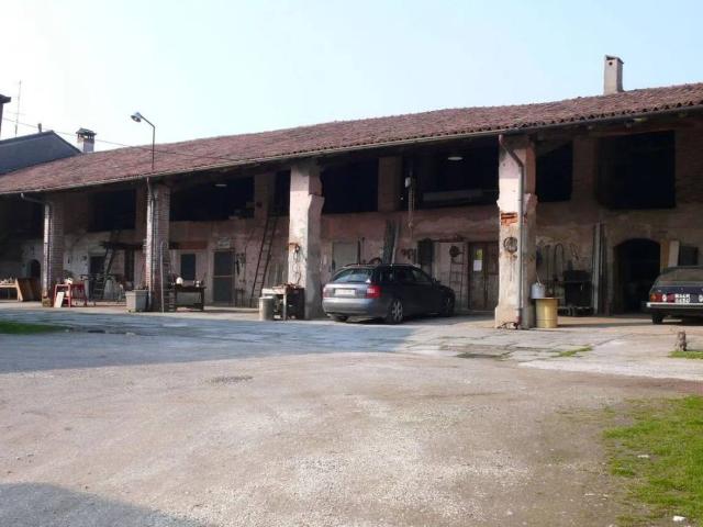 Rustico / Casale in vendita a Rovato BS