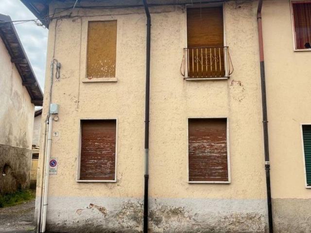 Rustico / Casale in vendita a Rovello Porro CO