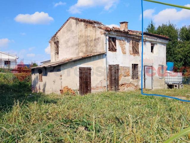 Rustico / Casale in vendita a Roverchiara VR