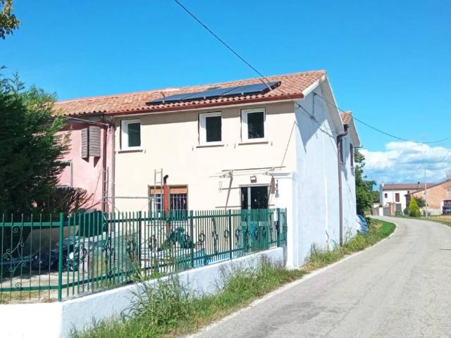 Rustico / Casale in vendita a Roverchiara VR