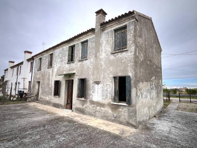 Rustico / Casale in vendita a Rovigo RO