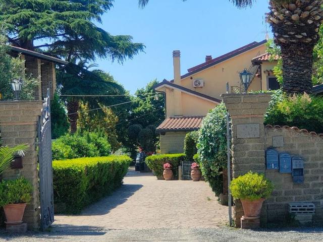 Rustico / Casale in vendita a Roma RM