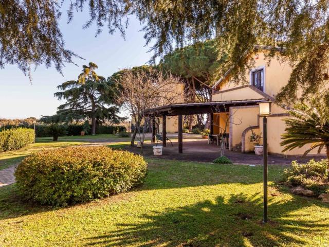 Rustico / Casale in vendita a Roma RM