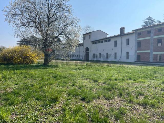 Rustico / Casale in vendita a Romano d'Ezzelino VI