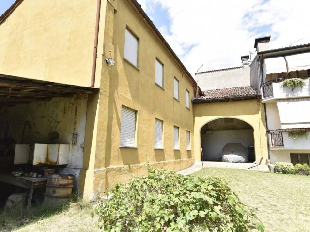 Rustico / Casale in vendita a Romano d'Ezzelino VI