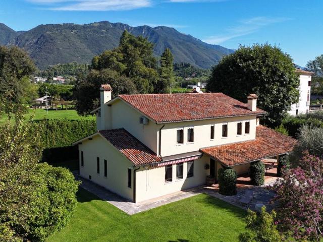 Rustico / Casale in vendita a Romano d'Ezzelino VI