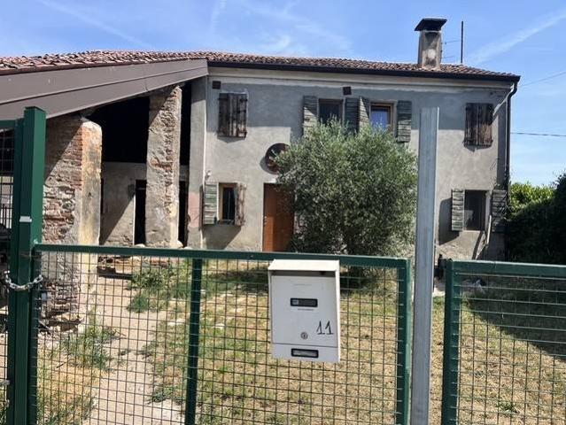 Rustico / Casale in vendita a Ronco all'Adige VR