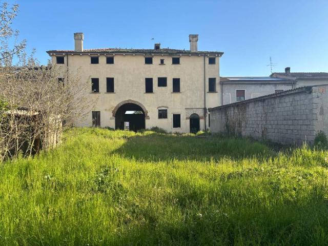 Rustico / Casale in vendita a Ronco all'Adige VR