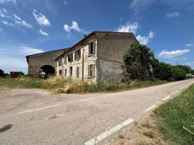Rustico / Casale in vendita a Roncoferraro MN