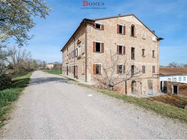 Rustico / Casale in vendita a Roncoferraro MN