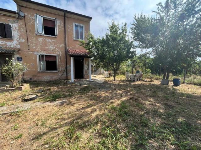 Rustico / Casale in vendita a Roncoferraro MN