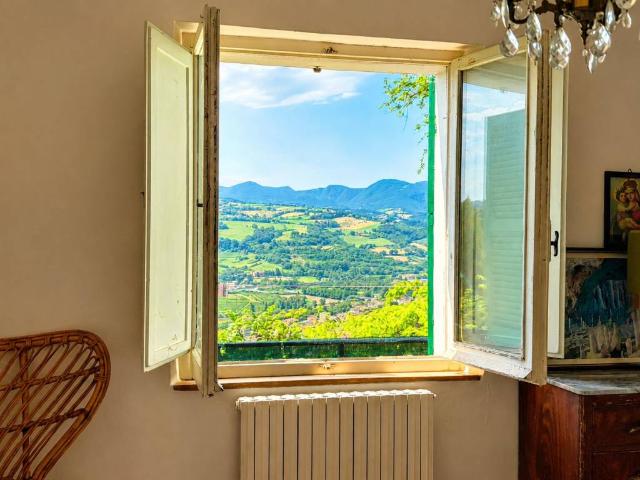 Rustico / Casale in vendita a Rosora AN