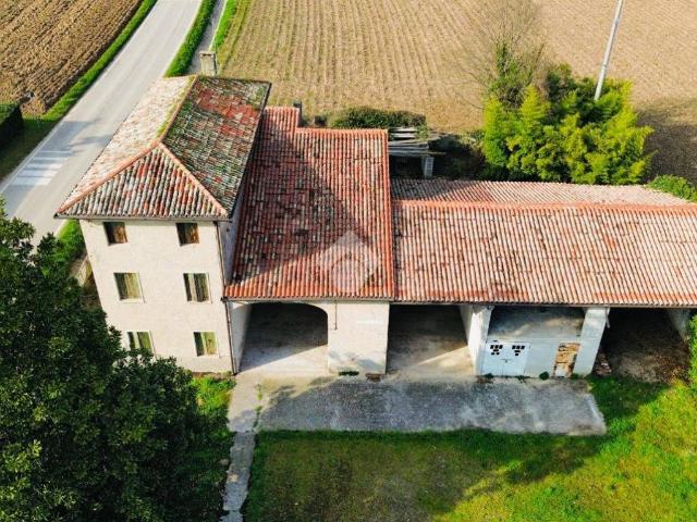 Rustico / Casale in vendita a Rossano Veneto VI