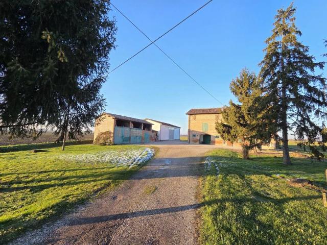 Rustico / Casale in vendita a Ravarino MO