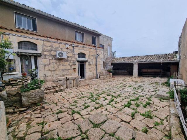 Rustico / Casale in vendita a Ragusa RG