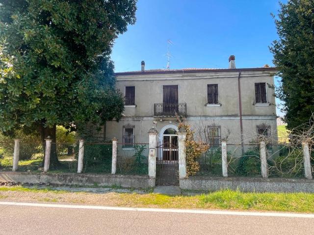 Rustico / Casale in vendita a Riva del Po FE