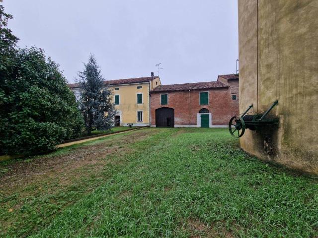 Rustico / Casale in vendita a Rivarolo del Re ed Uniti CR
