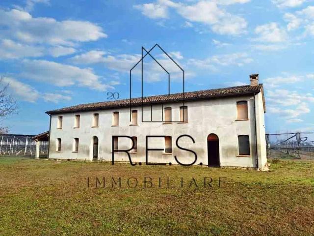 Rustico / Casale in vendita a Russi RA