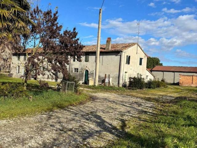 Rustico / Casale in vendita a Russi RA