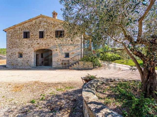 Rustico / Casale in vendita a Todi PG