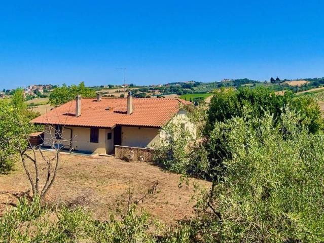 Rustico / Casale in vendita a Todi PG