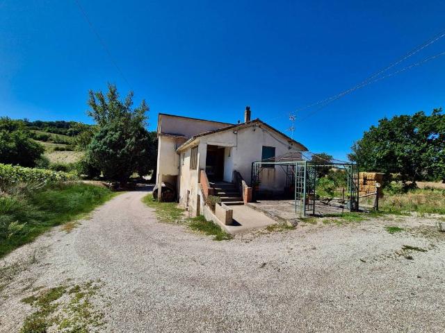 Rustico / Casale in vendita a Todi PG