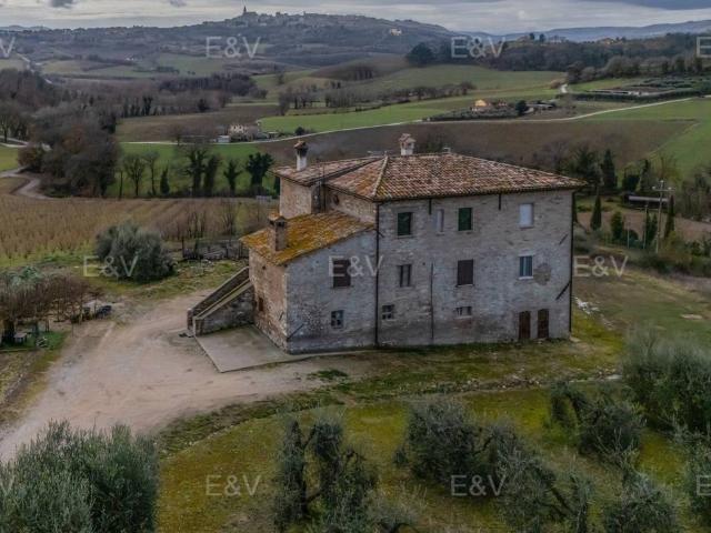 Rustico / Casale in vendita a Todi PG