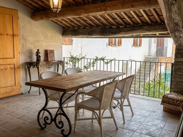 Rustico / Casale in vendita a Tonco AT