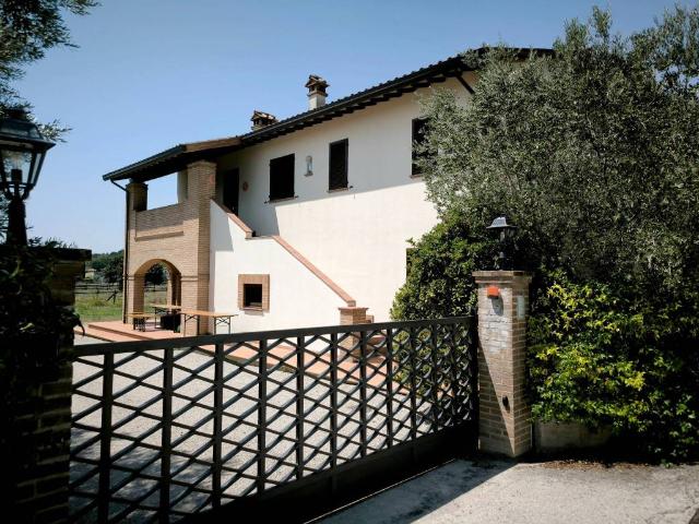 Rustico / Casale in vendita a Torgiano PG