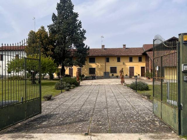 Rustico / Casale in vendita a Torre Beretti e Castellaro PV