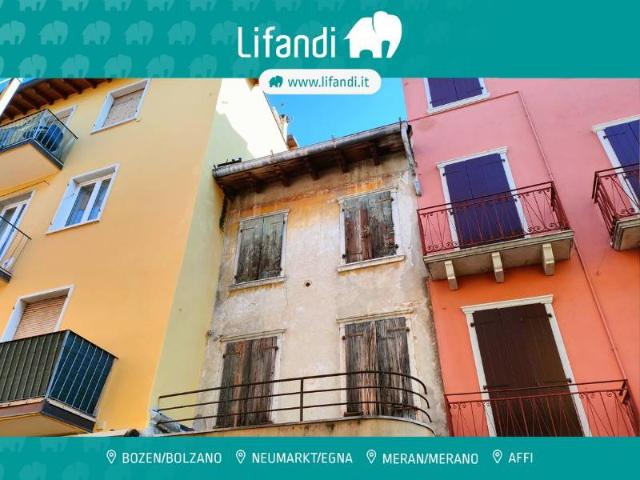Rustico / Casale in vendita a Torri del Benaco VR