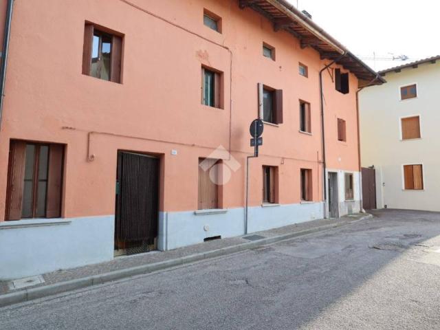 Rustico / Casale in vendita a Tavagnacco UD