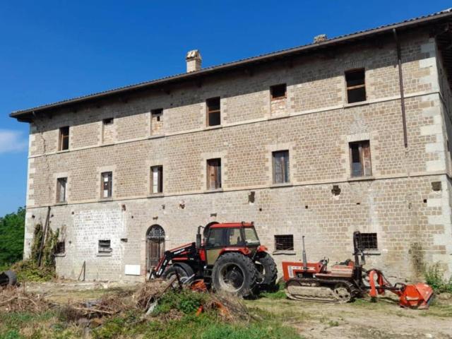 Rustico / Casale in vendita a Tavoleto PU