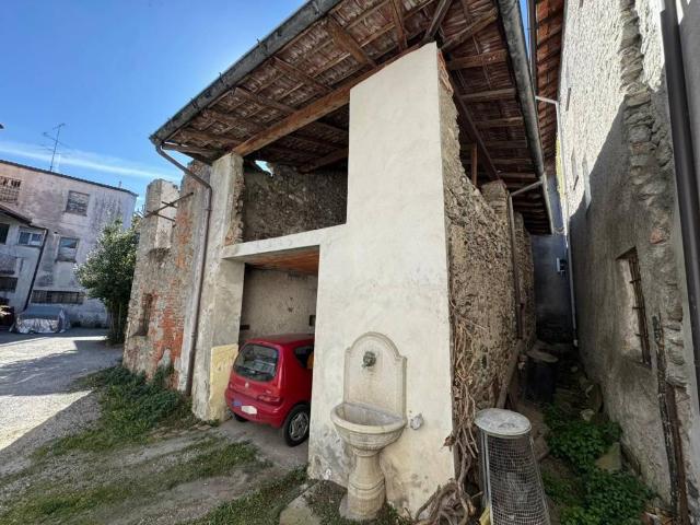 Rustico / Casale in vendita a Taino VA
