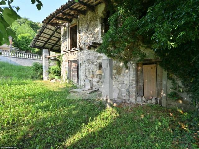 Rustico / Casale in vendita a Tarcento UD