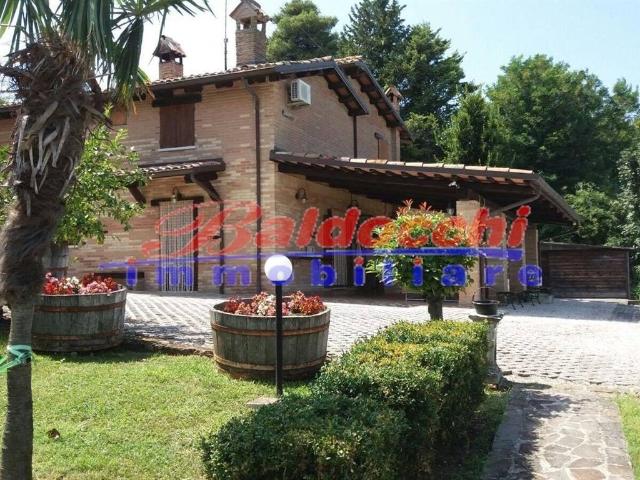 Rustico / Casale in vendita a Terre Roveresche PU