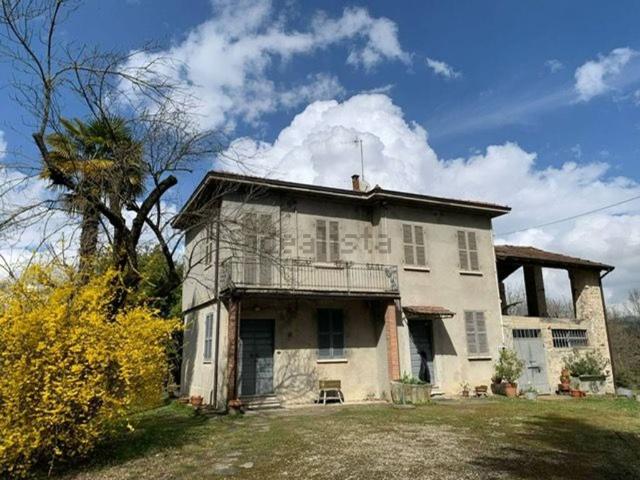 Rustico / Casale in vendita a Tizzano Val Parma PR