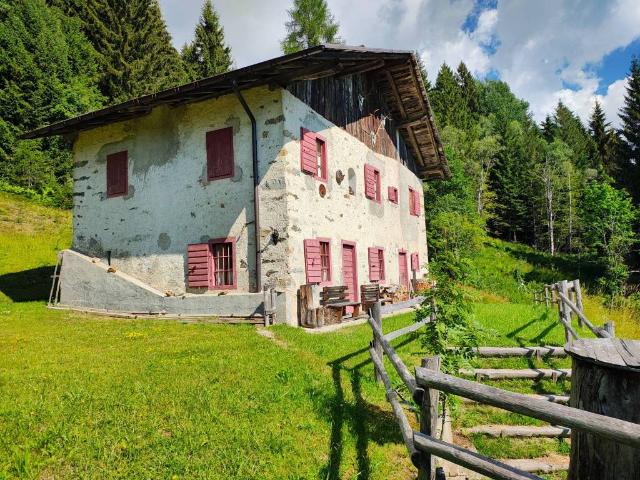 Rustico / Casale in vendita a Tione di Trento TN