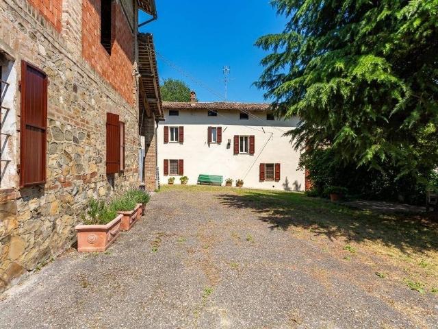 Rustico / Casale in vendita a Traversetolo PR