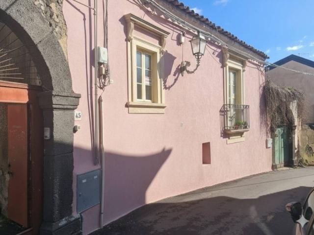 Rustico / Casale in vendita a Trecastagni CT