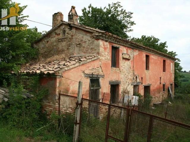 Rustico / Casale in vendita a Trecastelli AN