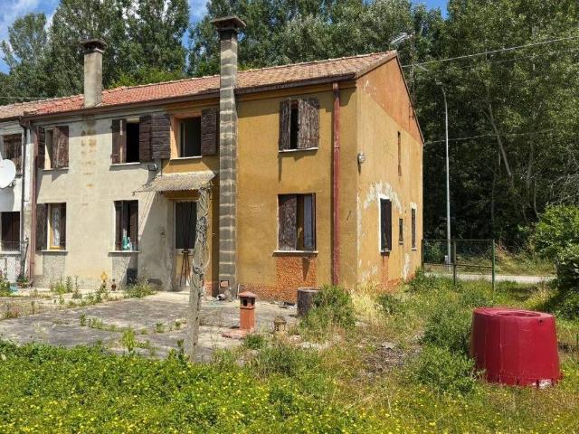 Rustico / Casale in vendita a Trecenta RO