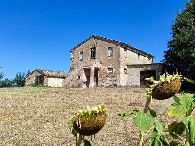 Rustico / Casale in vendita a Treia MC