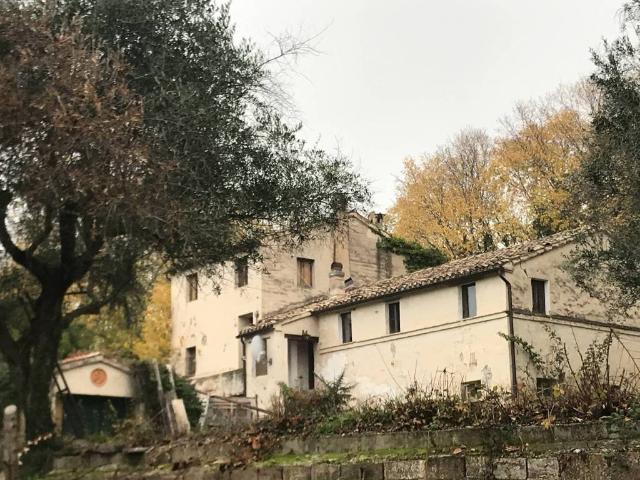 Rustico / Casale in vendita a Treia MC