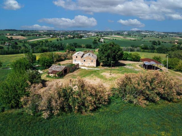 Rustico / Casale in vendita a Treia MC